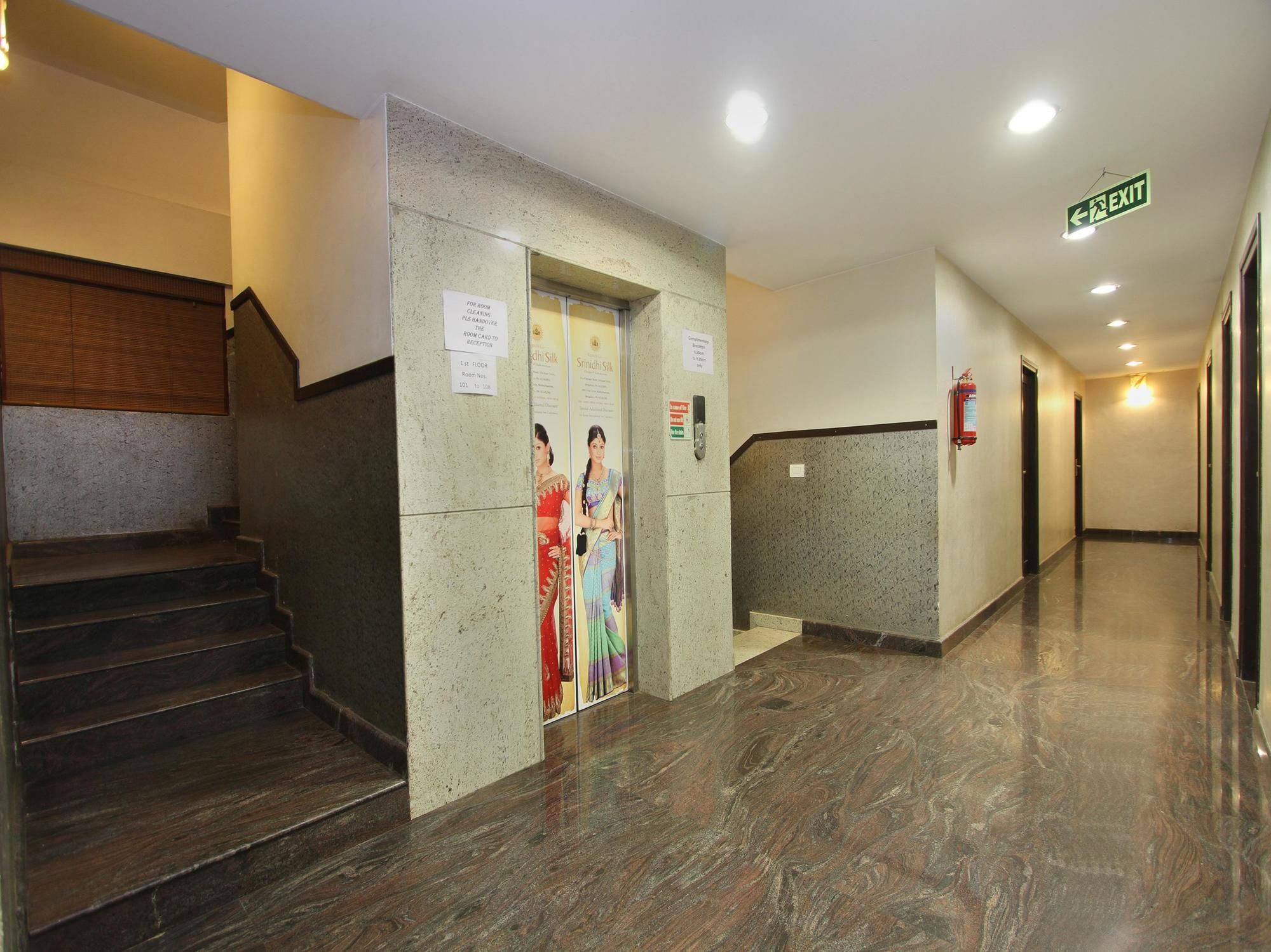 Oyo 435 Hotel Amshi International Bangalore Buitenkant foto